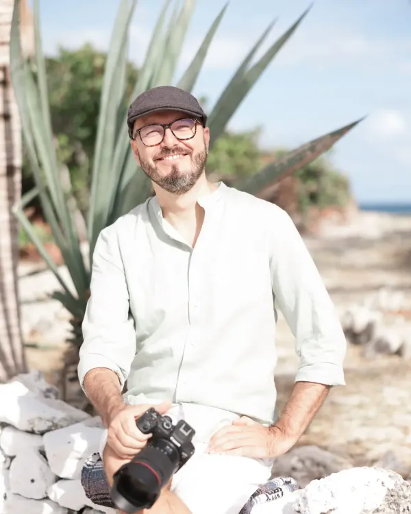 Pete, photographer at Riviera Photo Studio Cozumel, camera in hand